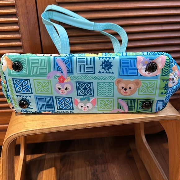 Disney Aulani Duffy Lug tote 16 “ across at top zipper - Picture 2 of 9